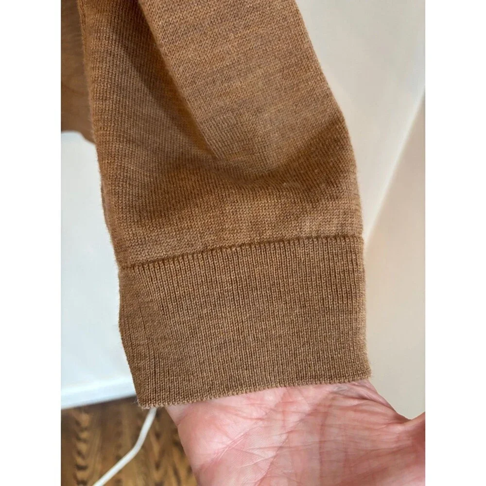 Banana Republic Men's 100% merino wool V-Neck knit  Sweater Light Brown XL EUC